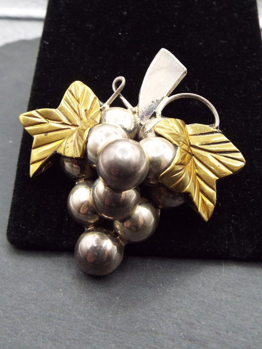 MEXICO STERLING SILVER GRAPE CLUSTER WITH BRASS LEAVES PIN/PENDANT 69